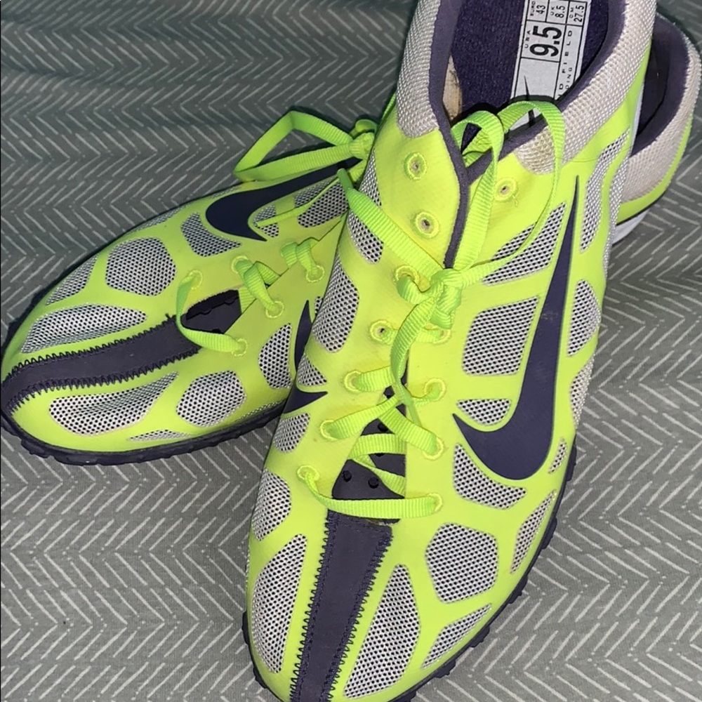 NWOT NIKE RUNNING SNEAKERS